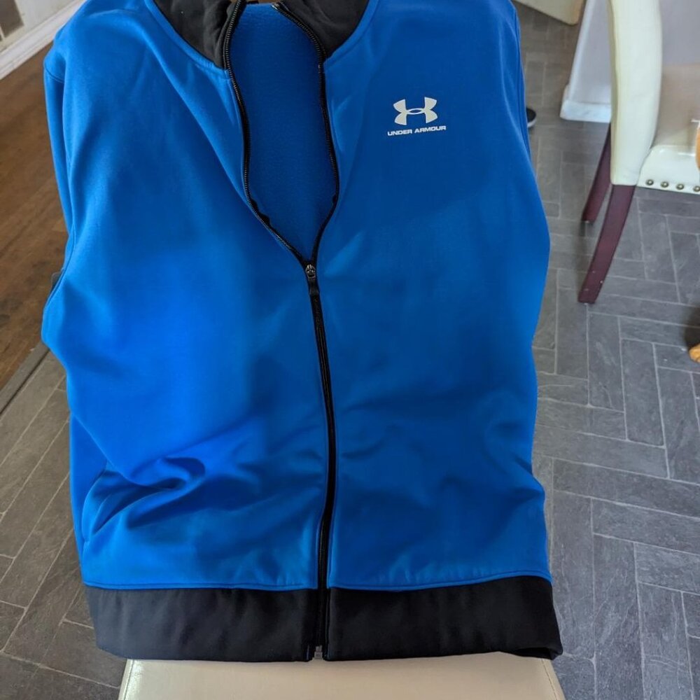 Under Armour mens zip up jacket size 2XL